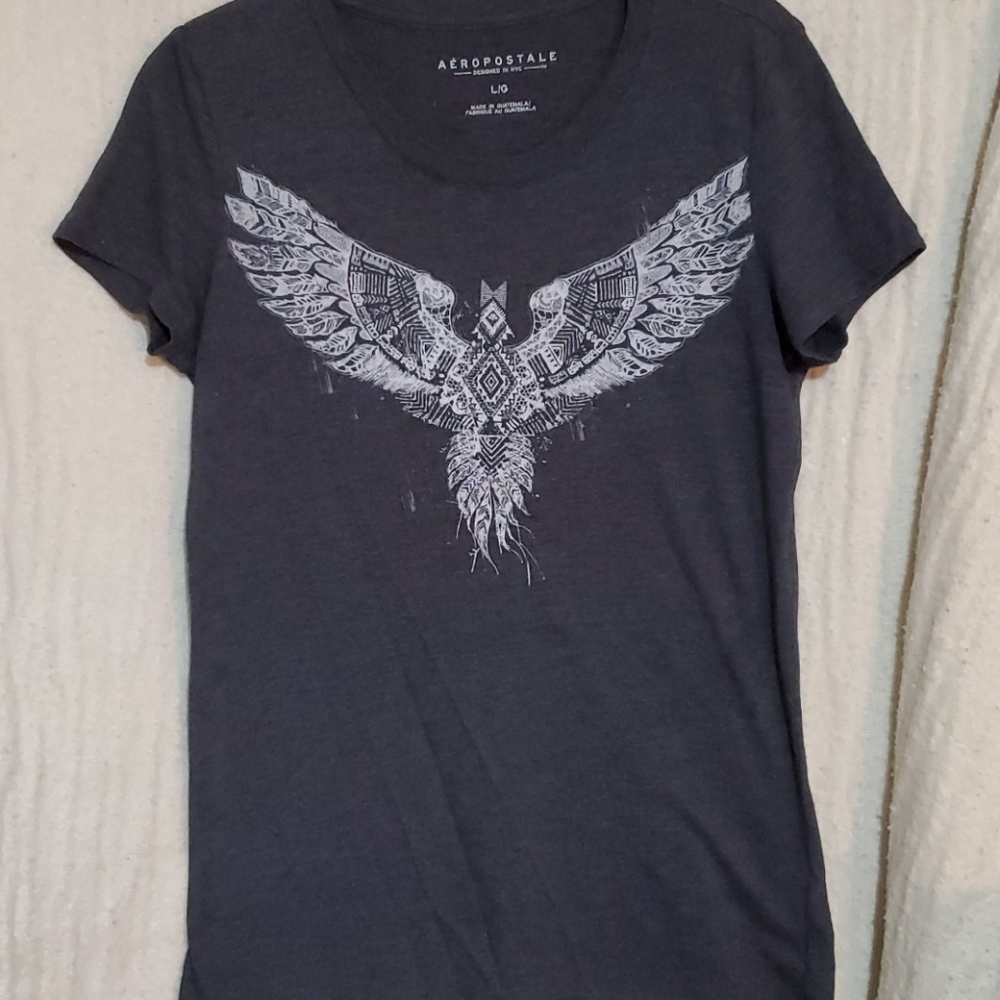 Aeropostale Beautiful Bird with Feathers T-shirt - Picture 1 of 3
